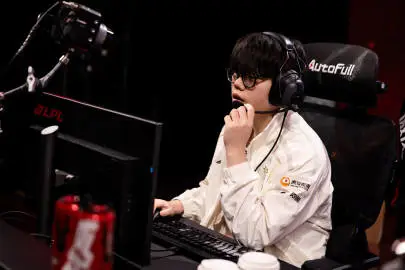 开云APP-IG发布队伍赛前调试返图：新春快乐！今天比赛加油！